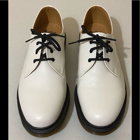 HTF Dr. Martens Unisex White Light Academia Smooth Leather Oxfords #10078 - Picture 2 of 8
